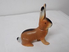 Alter Osterhase aus Pappmache, sitzend  15 cm hoch