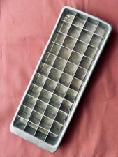 Authentische Vintage Aluminium Eiswürfelform abnehmbares Gitter MidCentury Küche Requisite