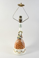 Q40X12- Figürlicher Wien Keramik Lampenfuß mit Blumenmädchen