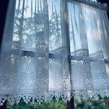 Gardine mit Gipüre-Spitze