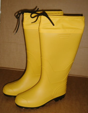 gelbe Gummistiefel aus PVC mit