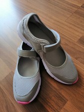 Sportliche Damen Ballerinas / Hausschuhe * Größe 38 * Pastellgrau * NEU *