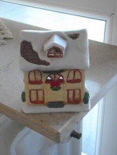 Deko-Artikel: winterliches Teelicht-Haus (Weihnachtshaus) aus Keramik