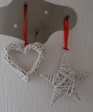 2 Weide geflochtene Dekohänger beide weiß Herz- und Sternform ~ 15 x 15 x 3cm