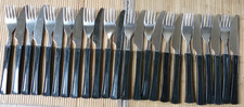 DDR Besteck mit schwarzem Plastegriff, 12 Gabeln und 12 Messer