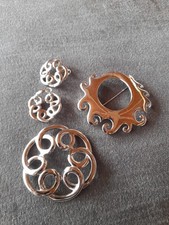 Pierre Lang, Brosche