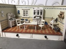 Schöne antike Puppenküche /