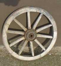 Antikes Wagenrad Holzrad