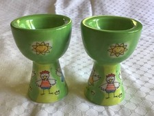Porzellan- 2 Eierbecher - DESIGN Mila  Hahn Sonne grün