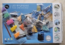 LED Leuchttisch Lightpad A4, Dimmbar + 25 Beutel Diamond Painting Steine 