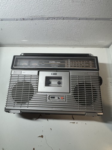 Sanyo m7056 mono boombox - mono,