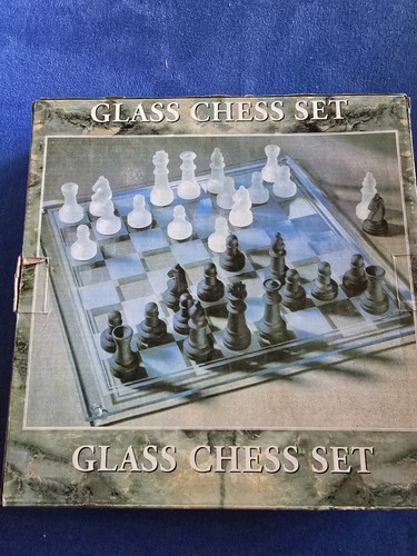 Schachspiel aus glas - glas, in