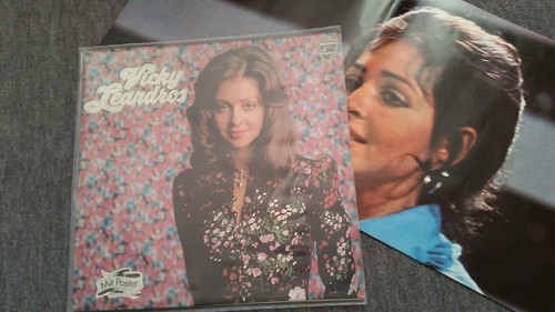 Vicky leandros mit poster - leandros,