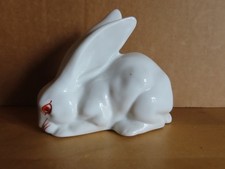 Figur Hase weiß schnüffelt
