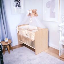 Babybett K2 Naturholzfarbe mit 11tlg Komplett-Set Bettwäsche Matratze Cremig