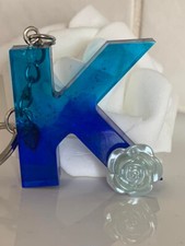 Schlüsselanhänger Buchstabe*  K * Epoxidharz * Blau mit Rose  * Einzelstück
