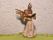 alter Engel mit Buch