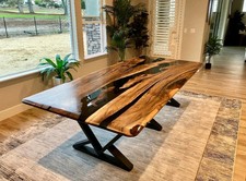 Maßgefertigter Esstisch aus