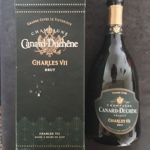 Leere champagnerflasche canard - champagnerflasche,