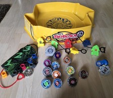 Beyblade Metal Fusion Arena – mit 13 Beyblades & Zubehör – Vintage – gebraucht