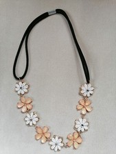 Modeschmuck-Kette - kurze Form - apricot/weiß Blüten - Gummiband - Damen