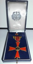 Bundesverdienstkreuz am Band