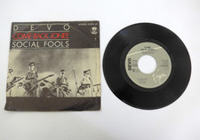 Devo: Comeback Jonee / Social fools. Vinyl 7"
