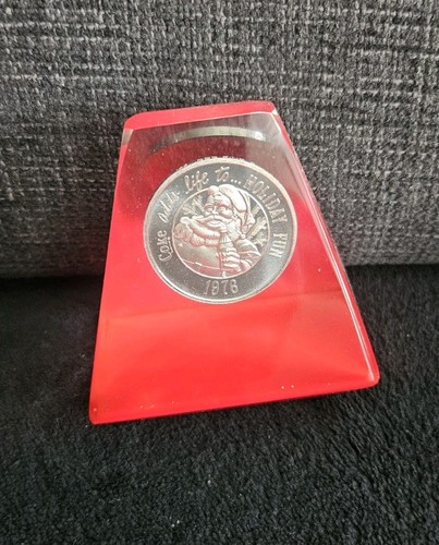Coca cola holiday coin 1976 - coca-cola,
