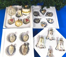 20 Weihnachtskugeln Glocken Zapfen Nüsse Glas silber Christbaumschmuck älter