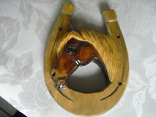 ?     Hufeisen mit Pferdekopf, Kunststoff, Beige, Länge 13cm, Breite 10cm,