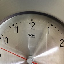 Uhr . Wanduhr . klein . rund 17 cm . Chrom gebürstet . Quartz . Batterie 