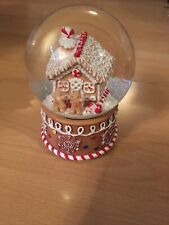 Schneekugel Lebkuchenhaus Spieluhr. „we Wish You A Merry Christmas“