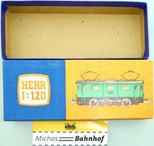 E70 E 70 Herr Leerkarton