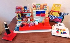 Alter Kaufmannsladen Holz mit Geobra-Kasse und Waage, sogar Einkaufstauschen