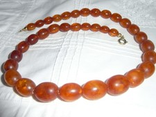 Alte Bernsteinkette Oliven,  im Verlauf gearbeitet