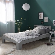 Massivholzbett aus Kiefer mit