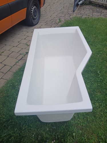 Raumsparbadewanne