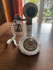 Antikes Telefon mit Wahlscheibe