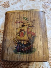 Zigarettenetui aus Holz mit Galionenschiff oder Schnupftabaksdose