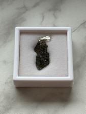 Natürlicher Moldavit Rohstein