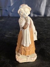 Porzellanfigur junge Frau mit