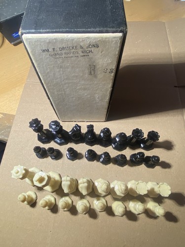 Drueke vintage chess set - chess,