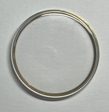 EIN PLEXIGLAS MIT GOLDRING