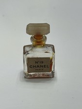 Chanel No 19 Eau de Parfum Miniatur 4ml Flakon Duft Sammlung Selten Vintage.