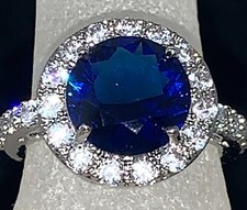 Klassischer edler Damenring in