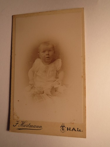 Sitting small child baby - child,