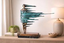 Bronze Skulptur Frau im Wind