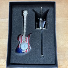 Uhr , Sammlerstück, Gitarre, USA Flagge mit Ständer 11 cm TOP