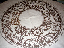 Runde Tischdecke  Handarbeit  Leinen Kreuzstich Stickerei  Hirsche vintage