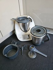 Thermomix TM5 mit 2 Mixbechern und Veroma. Diese ist unbenutzt